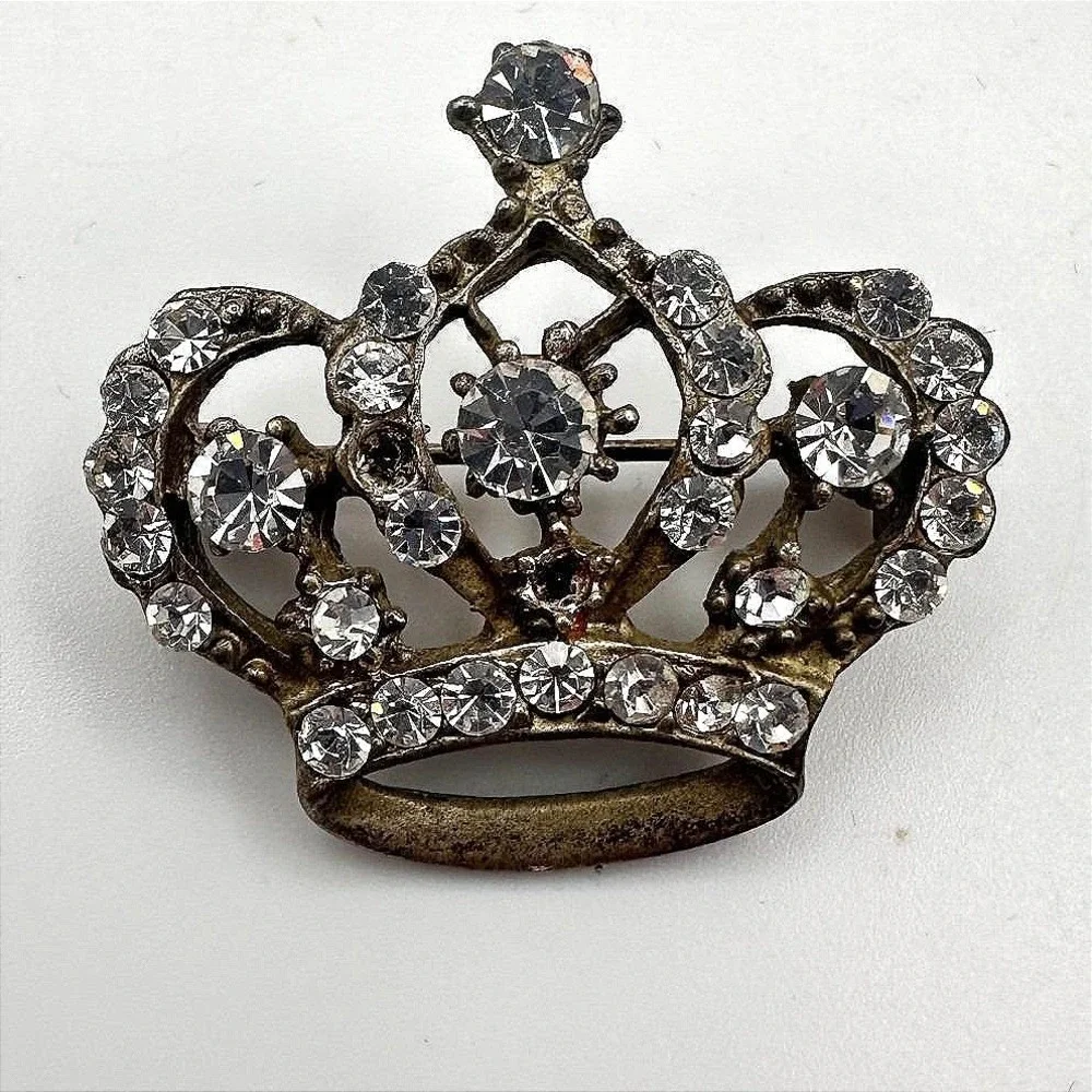 Vintage‎ 80s White Glass Silver Tone Crown Brooch Pin Royal Regency Jewelry